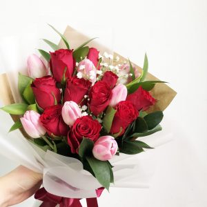red rose pink tulip bouquet