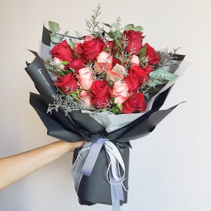 pink-red-roses-bouquet