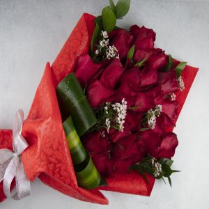 red roses flat bouquet