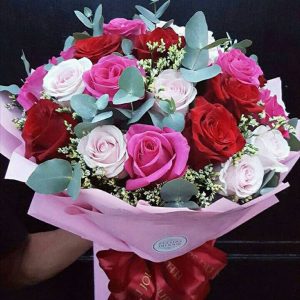 Mixed-pink-white-and-red-Roses-Bouquet