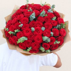red_rose_hand-bouquet