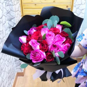bouquet-of-24-mix-red-and-pink-roses