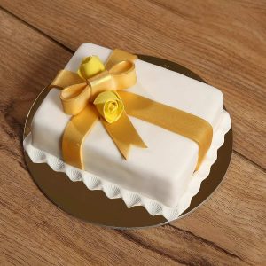 designer-gift-wrapped-mono-cake